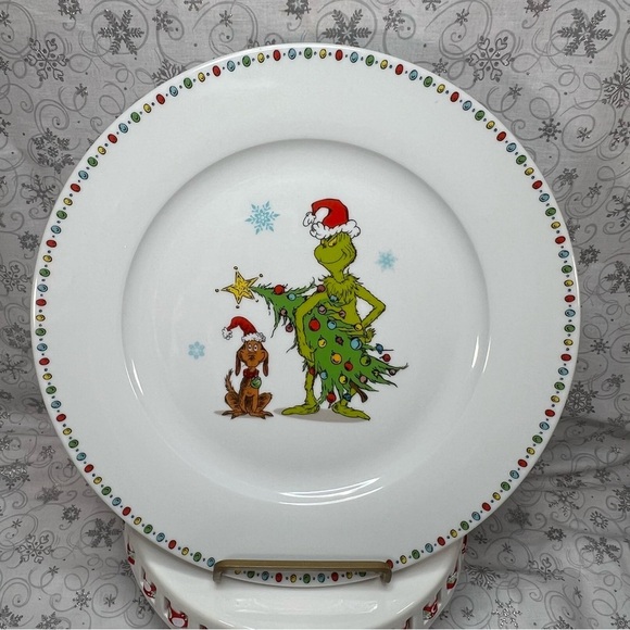 How The Grinch Stole Christmas 18 Piece Dining Set - Dinner | Salad/App & Mugs - Picture 9 of 10